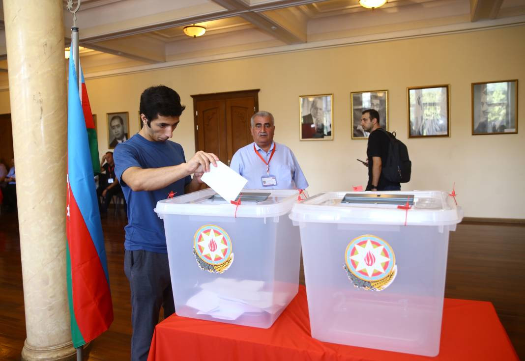 Azerbaycan'da seçim günü: Oy verme işlemi başladı - Resim: 9